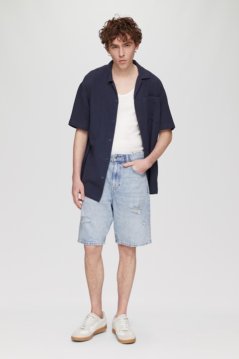 QS, Kényelmes fazonú farmer bermudanadrág szaggatott részletekkel, Világoskék