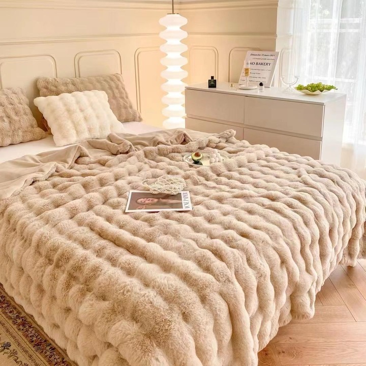 Пухкаво одеяло Cocolino, изкуствена заешка козина, 200 x 230 см, бежово