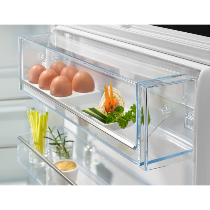 Combina frigorifica incorporabila Electrolux ENC8MD18S, 248 l, Multiflow, Usa reversibila, Control electronic, Fresh Frost Free, Clasa D, H 178 cm