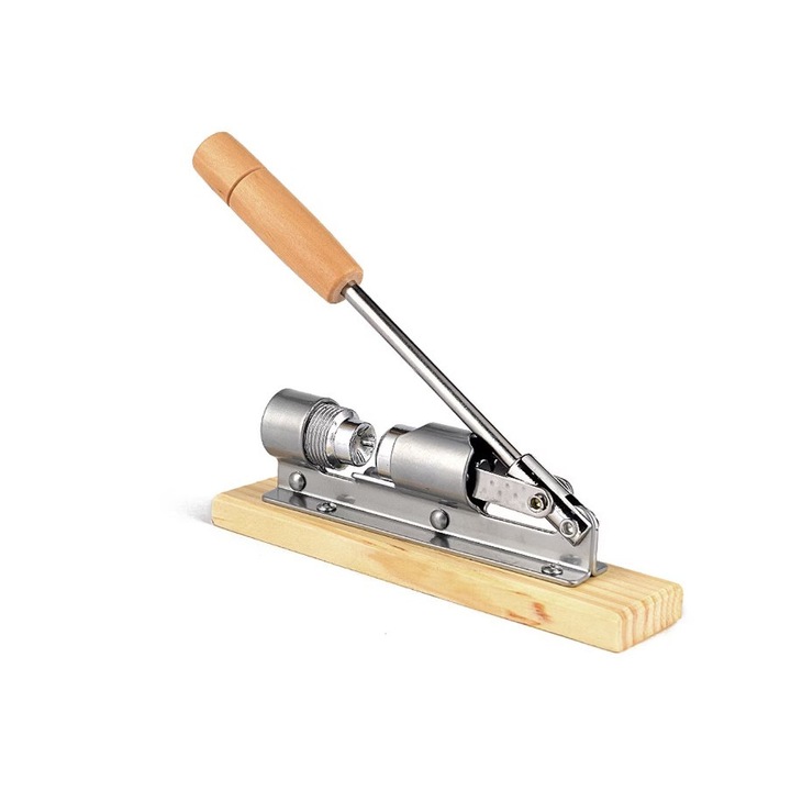 Kézi diótörő, prémium, acél és fa anyag