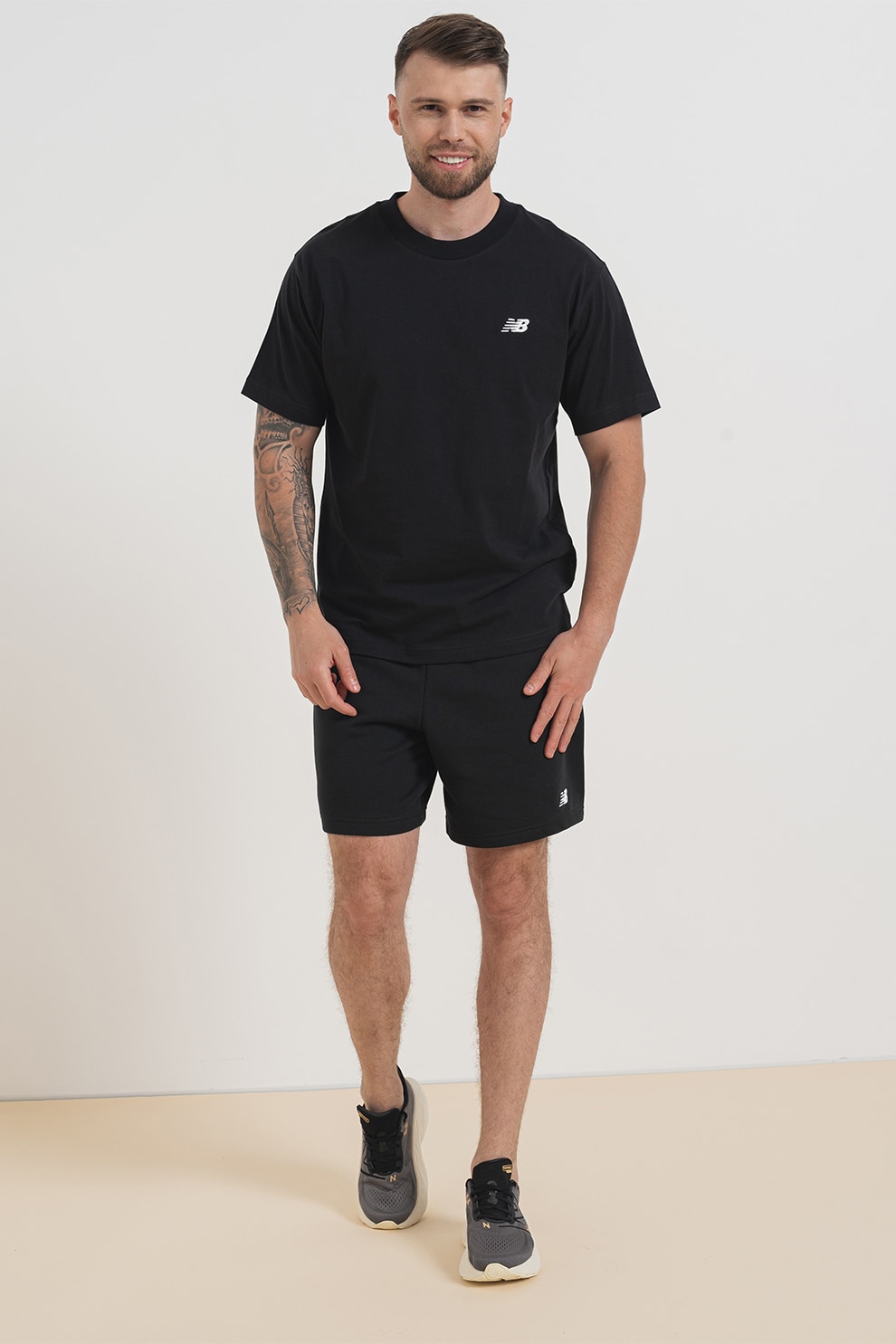 New Balance, Tricou relaxed fit cu decolteu la baza gatului, Negru, S