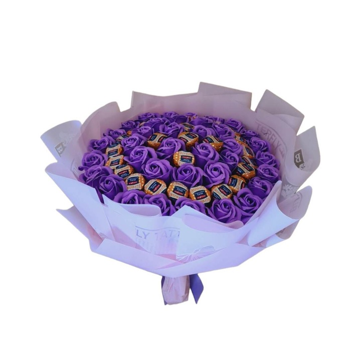 Buchet dulce din 37 trandafiri de sapun si 26 bomboane Bucuria