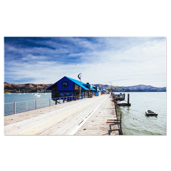 Tablou Canvas Arhitectura in Akaroa, Noua Zeelanda, akaroa, banks peninsula, frumos, clasic, zi, lumina naturala, francez, gradina, gradini, iarba, verde, mostenire, istoric, iconic 40x25CM