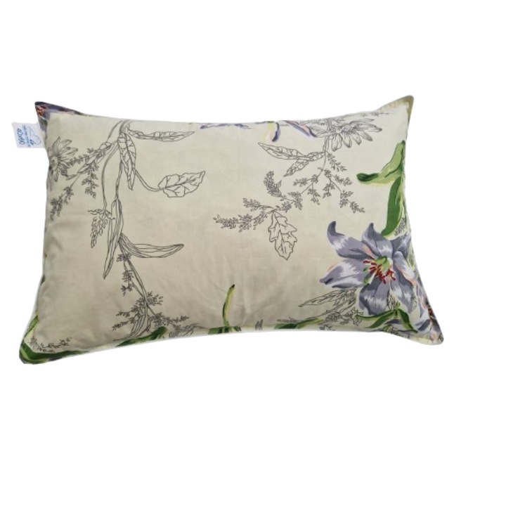 Perna 60x40x20 cm, HTT, culoare Crem Floral, nivel densitate : medie, cusatura dubla, 75 % puf alb alb de gasca, 100 % bumbac