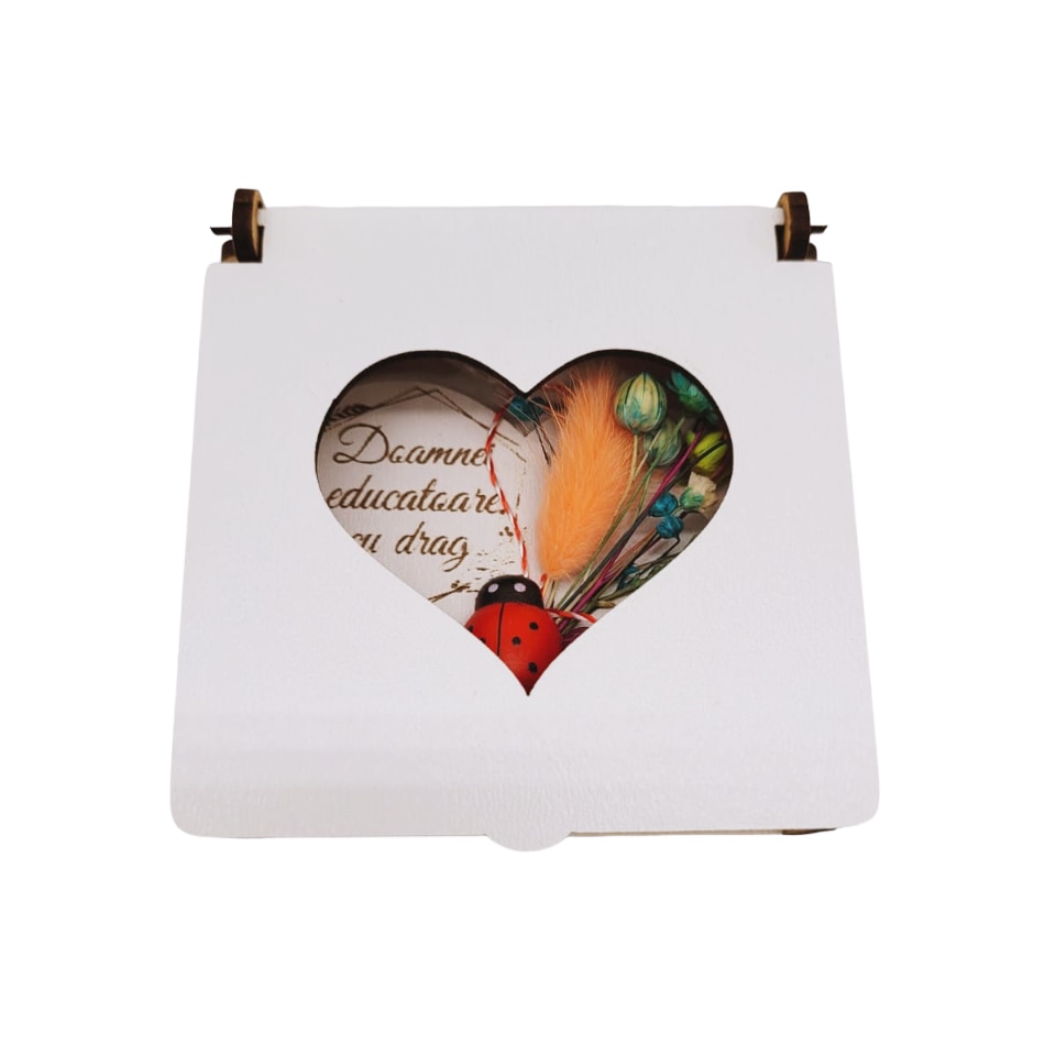 Martisor pentru educatoare - inima cu flori naturale uscate, lemn ...