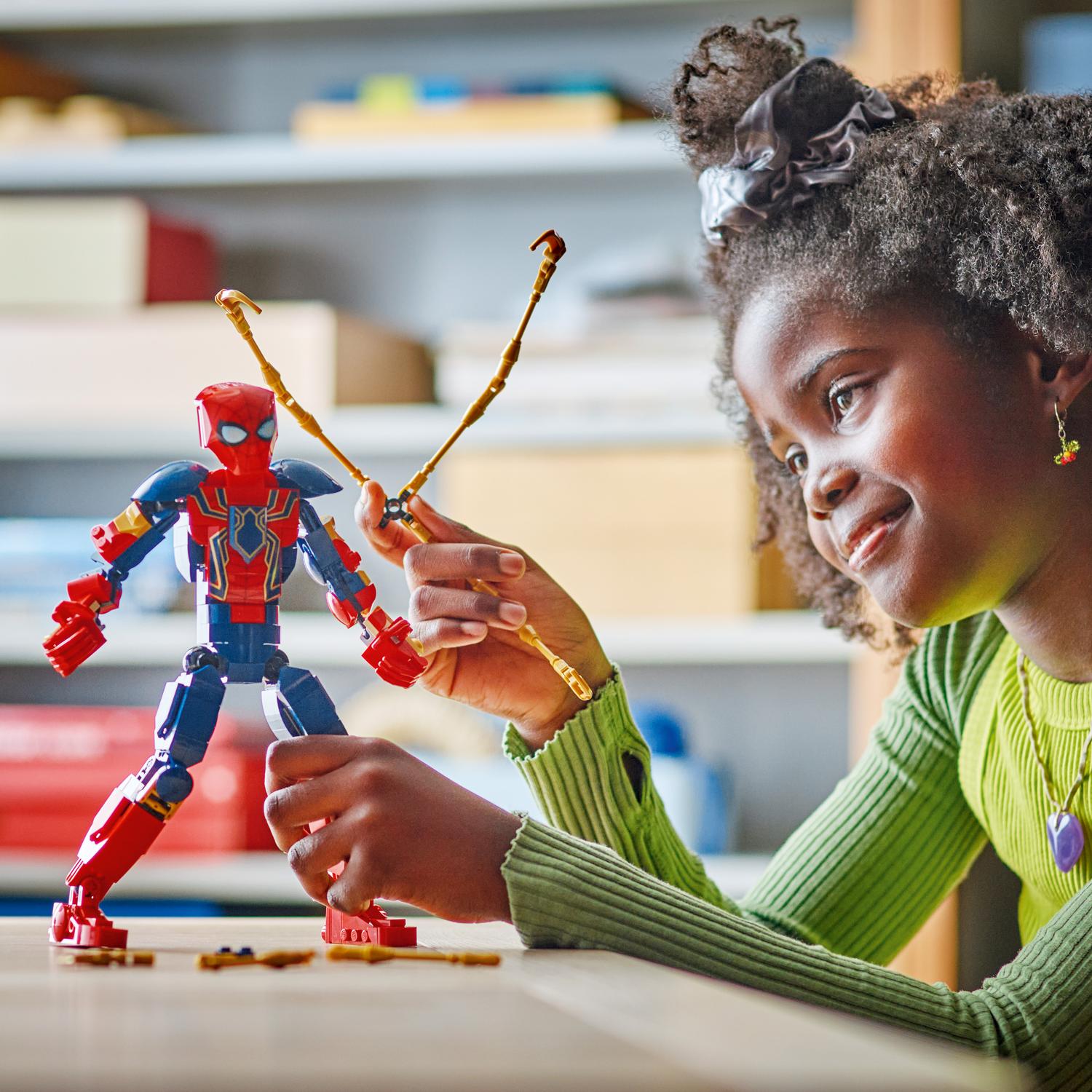 LEGO® Marvel - Figurina de constructie Omul Paianjen de fier 76298