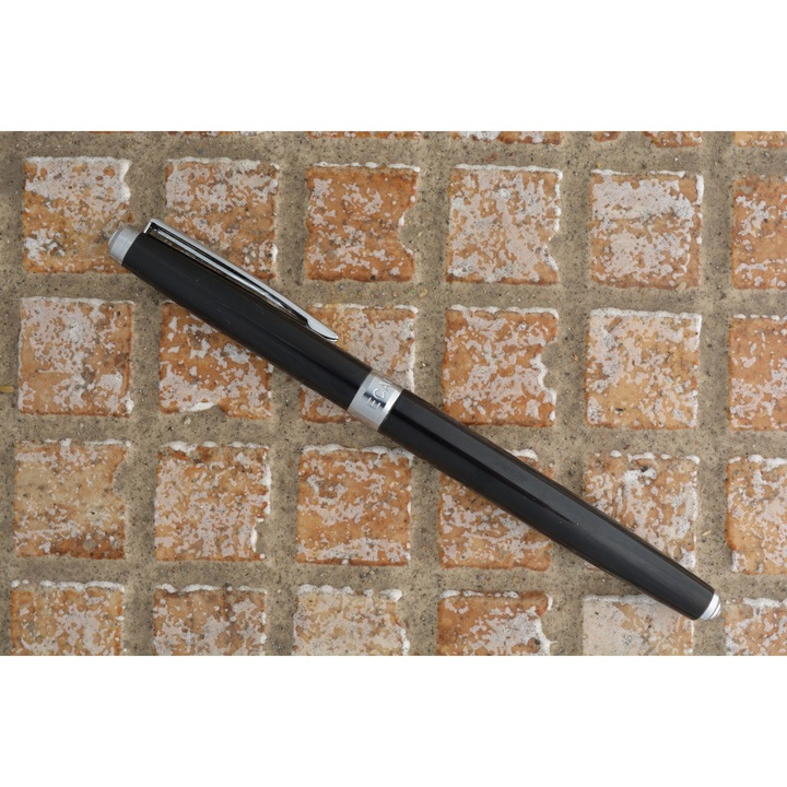 Stilou metalic Ecada, penita ascunsa, negru