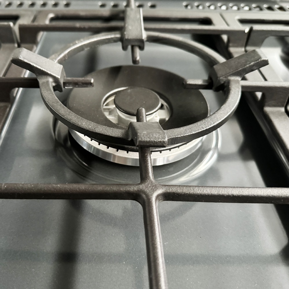 Aragaz 90 cm Nando Graphite Grey Studio Casa, 5 zone de gatit, Gaz, Wok, Rotisor, Timer digital, Termostat cuptor, Grill electric, Gratare fonta, Aprindere electrica, Clasa energetica A, Gri