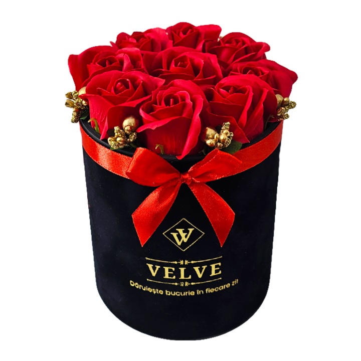 Цветен аранжимент Treasure Love с девет сапунени рози, златни тичинки, в черна кутия с кадифе, Червен, Velve
