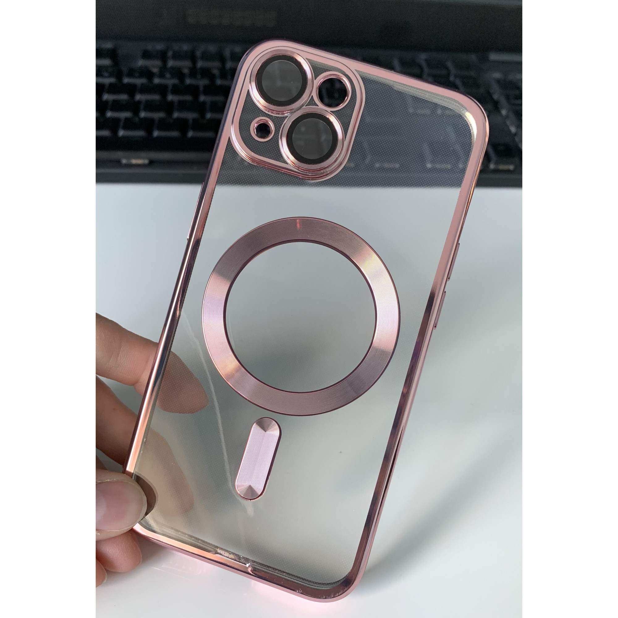 Husa din silicon cu margini metalizate Ultra-Soft, Luxury Magsafe, compatibila cu iPhone 15 Plus / Roz