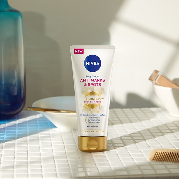 Crema de corp NIVEA Luminous630 anti-vergeturi si anti-pete, 200