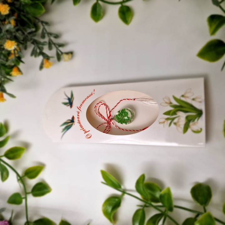 Martisor cadou elegant, pandativ cu floare naturala verde