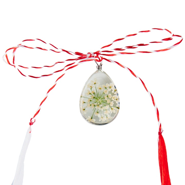 Pandativ martisor handmade cu floare naturala, forma lacrima