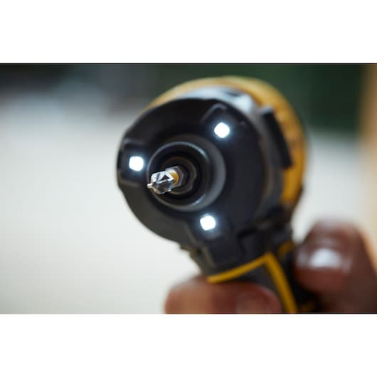 Stanley FatMax SFMCF820D2K Accu-slagmoersleutel, 18 V, 3 versnellingen, 2,0 Ah, max. koppel 190 Nm, borstelloze motor met volledig metalen planetaandrijving, ledlicht, incl. 2 accu's, oplader