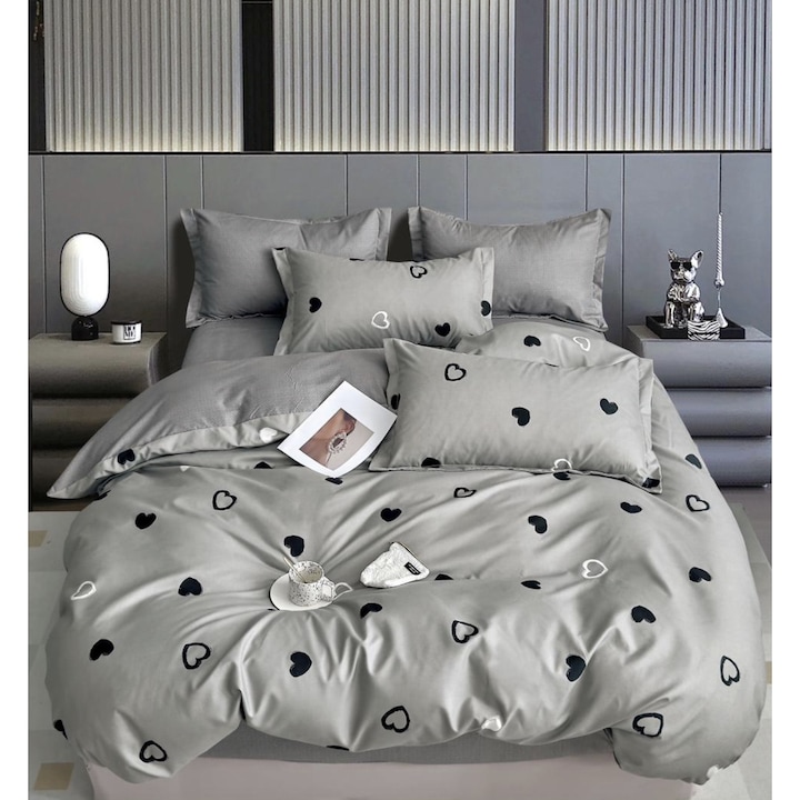 Set Lenjerie de pat dublu cu Elastic, 2 Persoane, 6 Piese, Pucioasa, Bumbac Finet, Cearceaf de pat cu elastic 180x200 cm, Cearceaf pilota cu 2 Fete 200x230 cm, 2 Huse perne 55x75 cm si 2 Huse perna 70x70 cm, Model Inimioare, Gri/Gri Lucios/Negru, FPE-0104