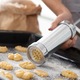 Aparat pentru facut biscuiti si fursecuri, cu 20 de discuri de modelare si 4 duze, argintiu, 14 x 21 cm