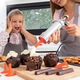 Aparat pentru facut biscuiti si fursecuri, cu 20 de discuri de modelare si 4 duze, argintiu, 14 x 21 cm