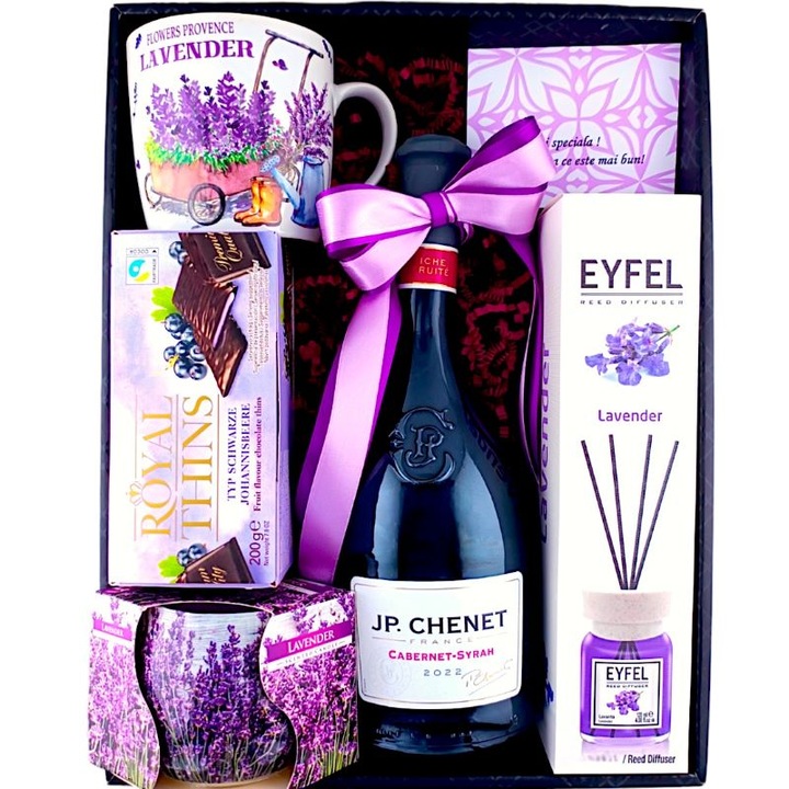Cutie Cadou Lavender Harmony cu Vin frantuzesc, Difuzor de arome Lavender, Lumanare parfumata, Cana eleganta, Specialitati din ciocolata, Cutie premium pentru cadouri, 6 articole