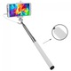 Selfie stick telefonhoz, 3,5 mm-es jack csatlakozó, gombbal a fogantyún a kamera kioldásához, 90 cm maximális hossz, fehér