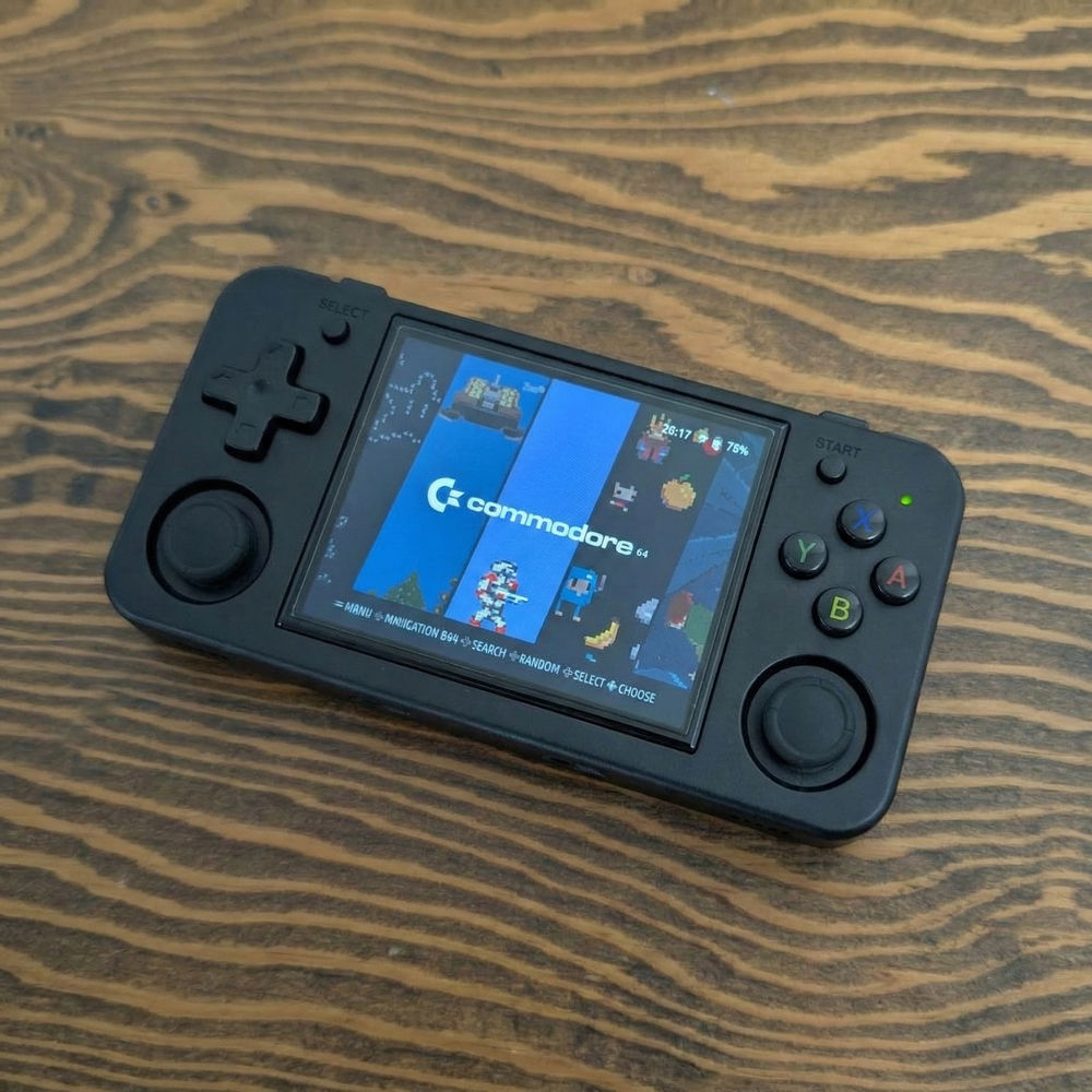 Consola portabila retro ANBERNIC RG35XX H cu jocuri, quad core