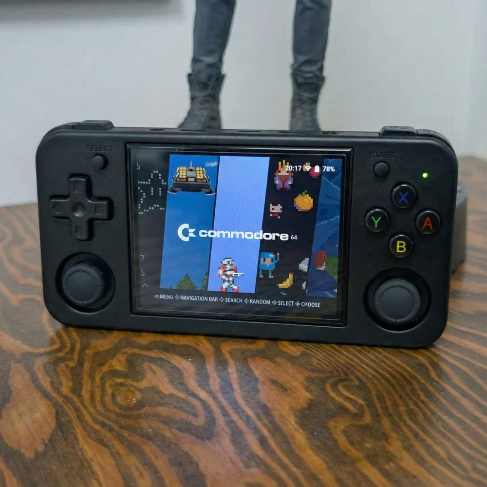 Consola portabila retro ANBERNIC RG35XX H cu jocuri, quad core Cortex-A53 1.5GHz, 1GB LPDDR4, IPS LCD 3.5" 640x480, 3300 mAh, WiFi 5, Bluetooth 4.2, negru
