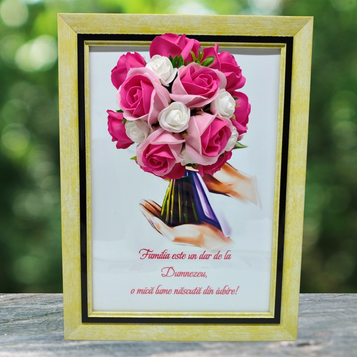 Tablou in rama A4 (30x21 cm) - Familia este un dar de la Dumnezeu, o mica lume nascuta din iubire! - v1 decorat cu flori de sapun roz - roz inchis