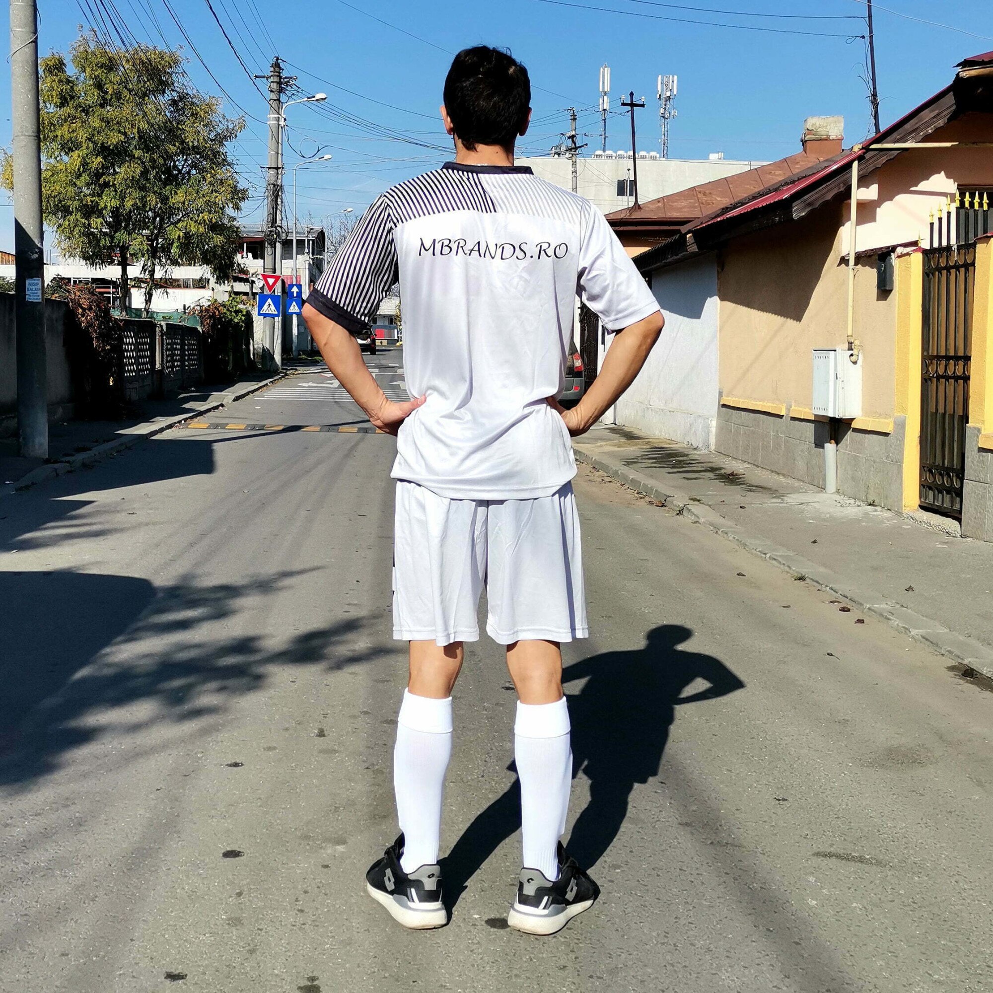 Echipament tricou, sort si jambiere MBrands, kit complet, alb L eMAG.ro