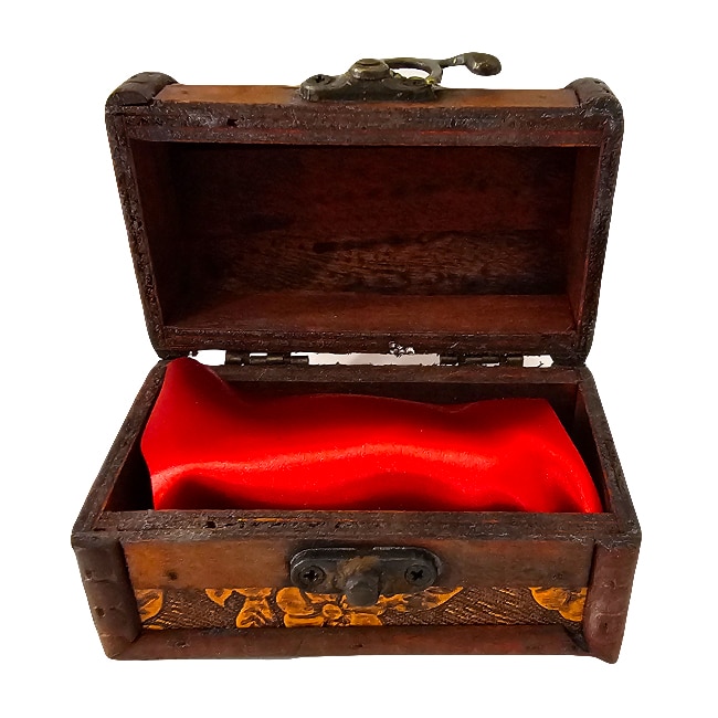 This unusual vintage childs wicker fish creel comes with a leather