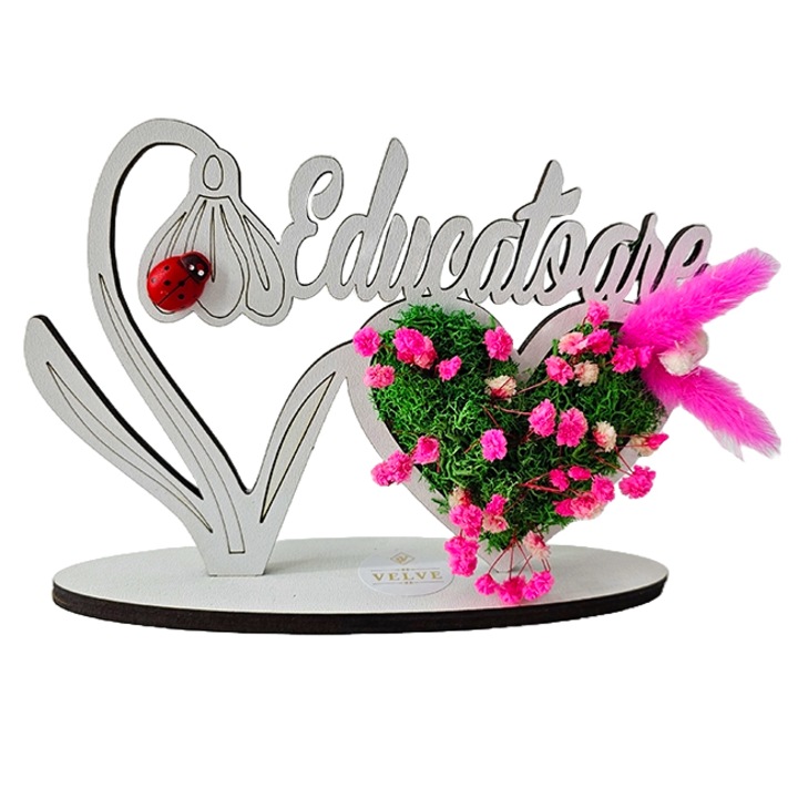 Ornament din lemn Draw Me, ce poate fi personalizat cromatic, cu tematica individuala (Educatoare), buburuza rosie, licheni stabilizati si imortele, Fucsia, Velve, 14 cm inaltime