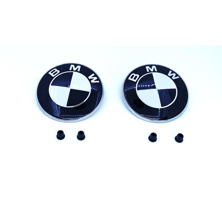 Két BMW kompatibilis embléma készlete + 4 rögzítő, motorháztetőre/csomagtartóra szerelhető, 82mm és 74mm, fekete-fehér