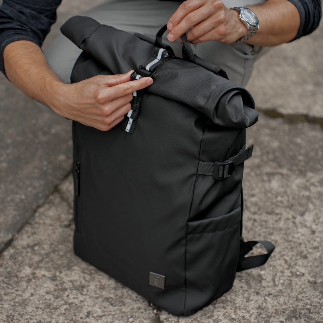 Rucsac tip rolltop, James Hawk, Business touring, Negru, 16 inci, Capacitate 20-28 litri, Waterproof, Set cu geanta pentru accesorii origins smart pack