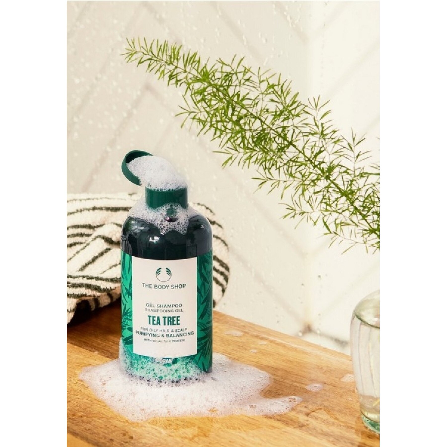 Sampon purificator echilibrant Tea Tree, The Body Shop, 250 ml eMAG.ro