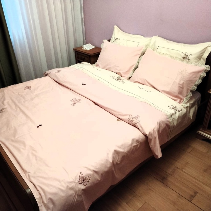 Единичен комплект спално бельо, бродиран, Casa Bucuriei, десен пеперуда, 4 части, прашен розов/кремав, 100% памук, размер на чаршафа 170/260 см и плик за завивка 140/220 см
