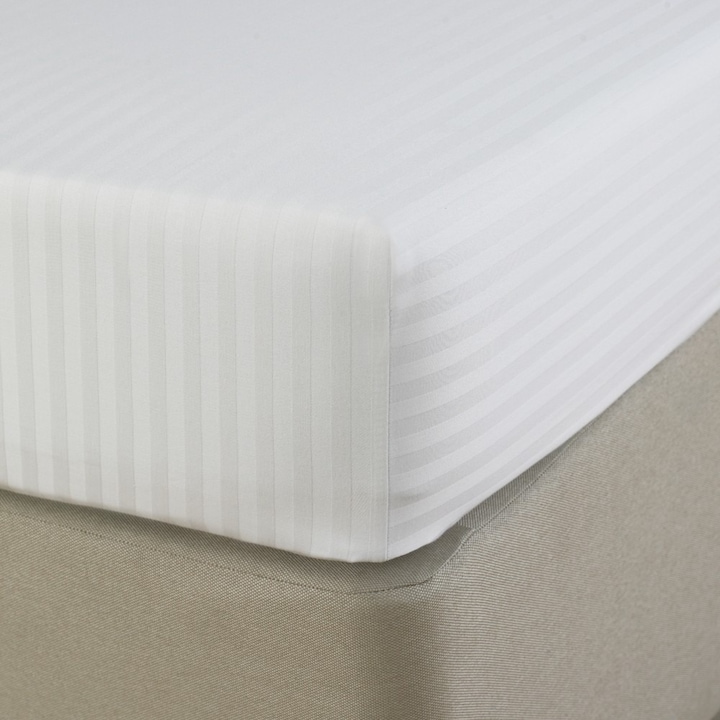 Husa cu elastic pentru pat Kotonia Home Damasc cu dungi late de 2.5 cm, 100% bumbac, Alb, 160x200+20 cm
