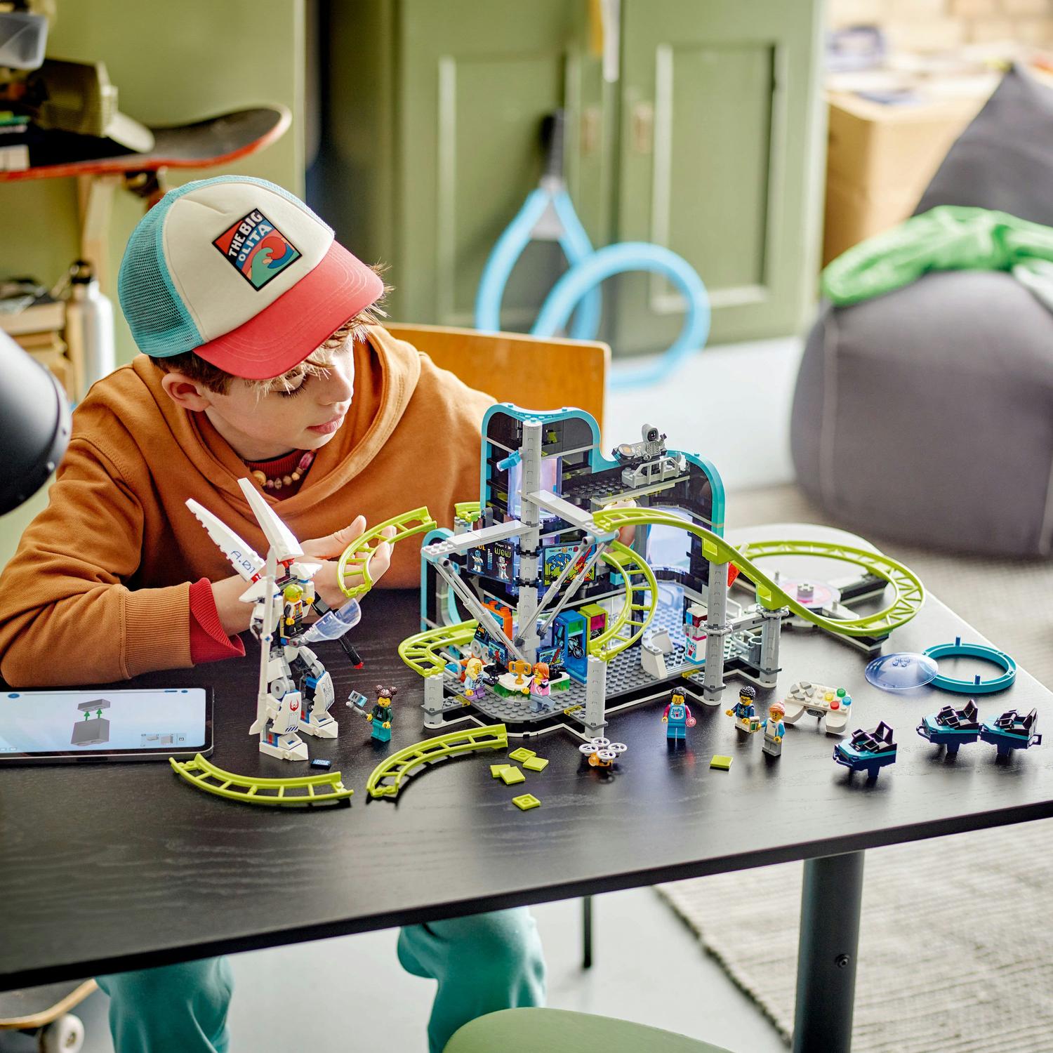 LEGO® City - Parc cu roller-coaster Lumea Robotilor 60421, 986