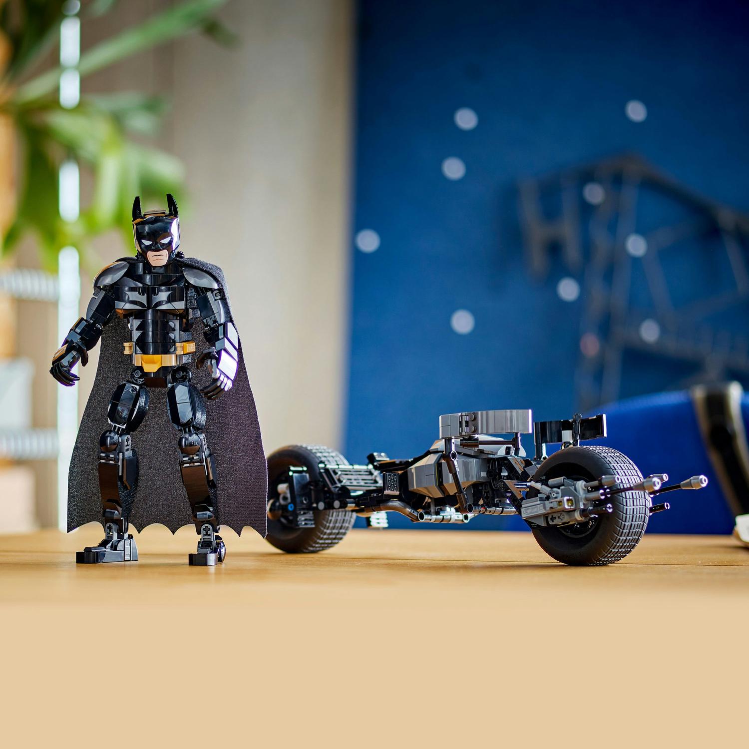 LEGO® DC - Figurina de constructie Batman™ si motocicleta Bat-Pod