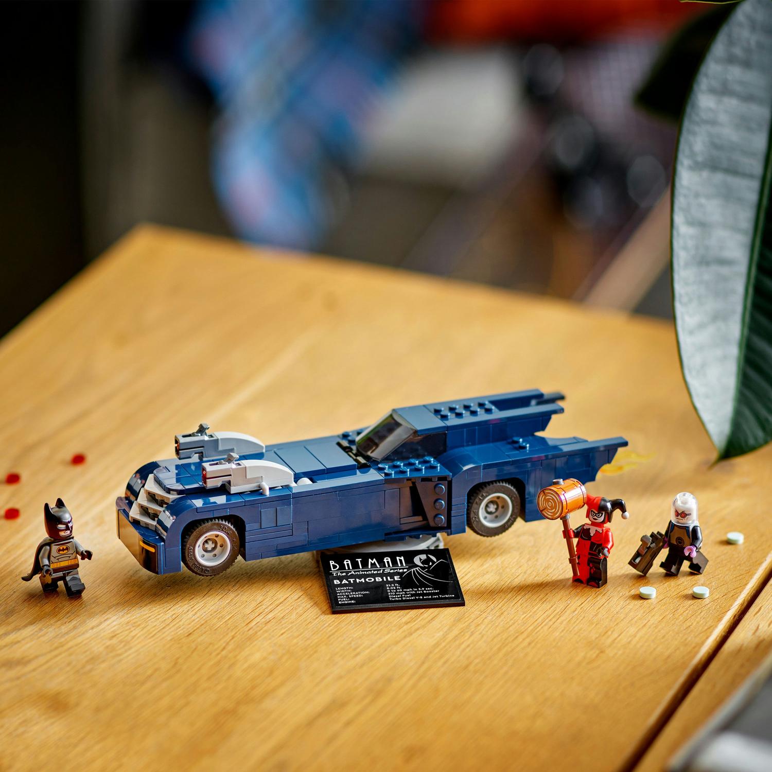 LEGO® DC - Batman™ cu al sau Batmobile™ vs Harley Quinn™ si Mr