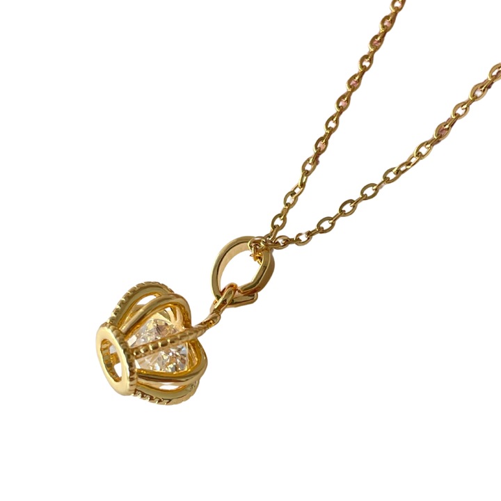 Colier dama Fiarra® cu lant delicat si pandativ in forma coroana regala, otel inoxidabil 316L, placat cu aur 18 k, pandativ alama si zirconii albe, calitate premium