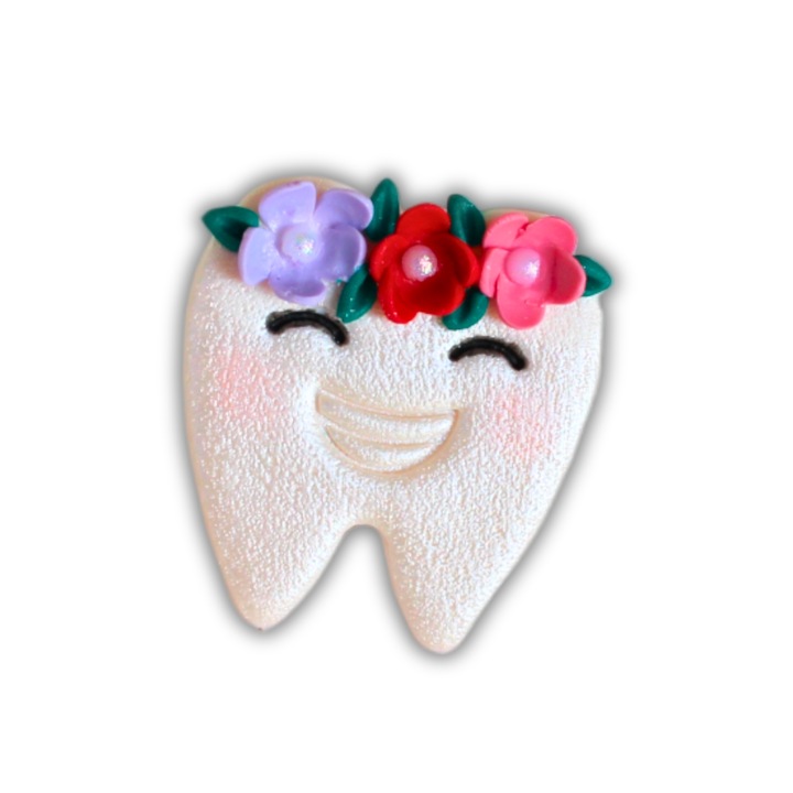 Martisor - Brosa Handmade 'Crinis - Maseluta', Lut Polimeric, Alb