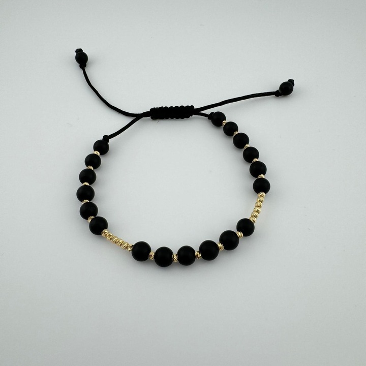 Bratara unisex reglabila din onix negru mat si elemente aurii, cu snur textil