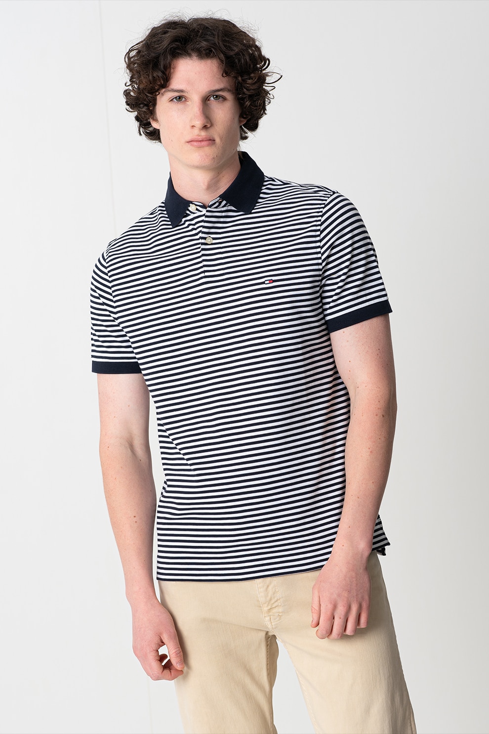 Tommy Hilfiger, Tricou polo din amestec de bumbac organic 1985, Alb, Bleumarin, M