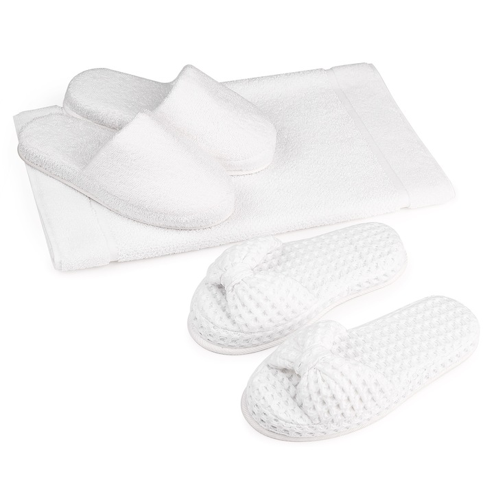 Set lux pentru familie: 2 perechi papuci de casa (dame si barbati) cu talpa groasa si prosop covoras 100% bumbac, densitate 800 gr/m². Confort si calitate premium hoteliera