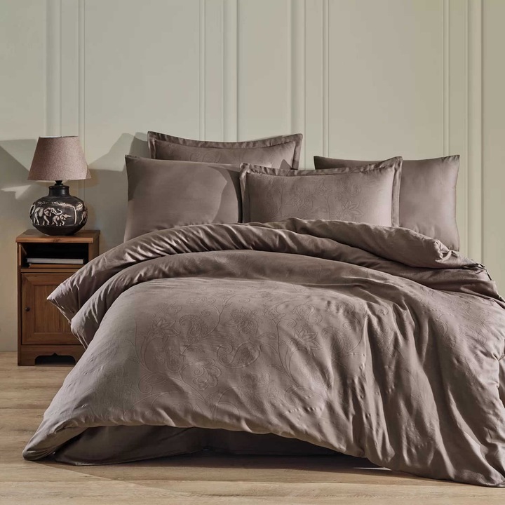 Lenjerie pat dublu Jacquard 100% Bumbac 6 piese, cearsaf pat 240x260 cm, pilota 200x220 cm, 2 fete perne 50x70 si 70x70 cm, Clasy, Maro SADRA