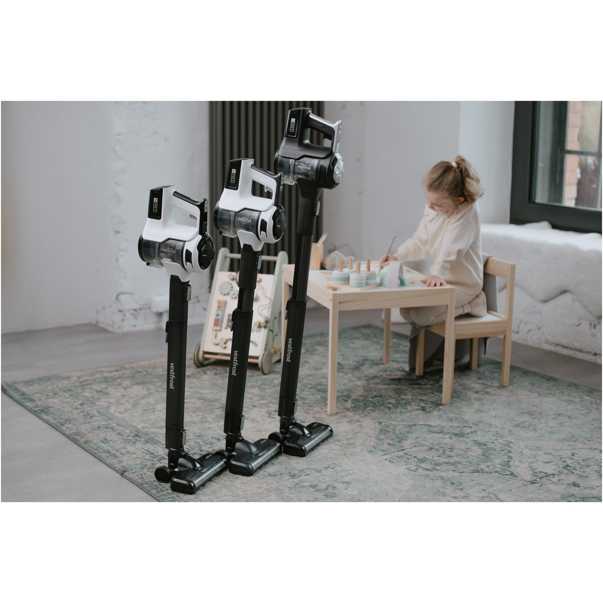 Aspirator vertical fara fir cu mop Vestfrost Aqua Plus Power VFVM4501GS, motor inverter, autonomie maxim 120 minute, negru