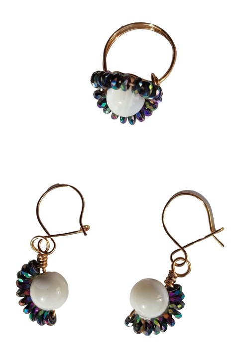 Set inel si cercei cu agata alba si sateliti de Hematite multicolore, fir metalic gilt, Auriu