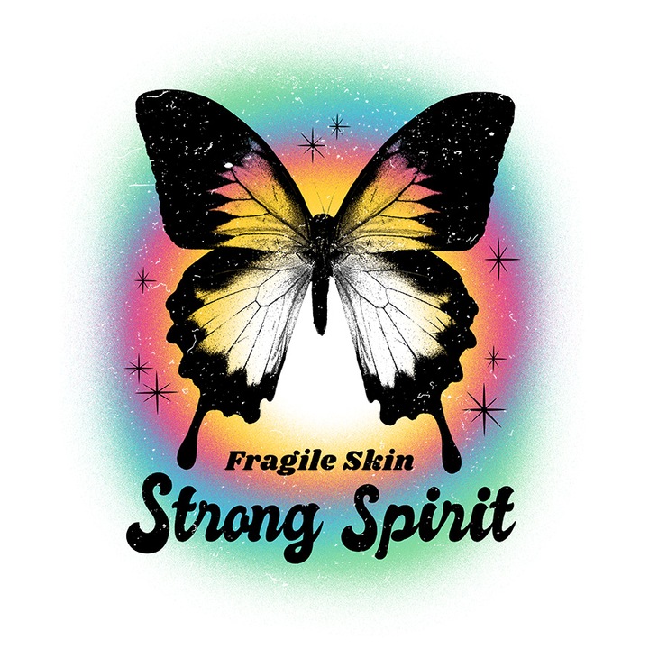 Sticker Cu Mesaj Inspirational In Engleza Fragile Skin Strong Spirit, Text Motivational, Fluture, Curcubeu, Aura, cu Margini Albe, PVC Vinyl 10 cm