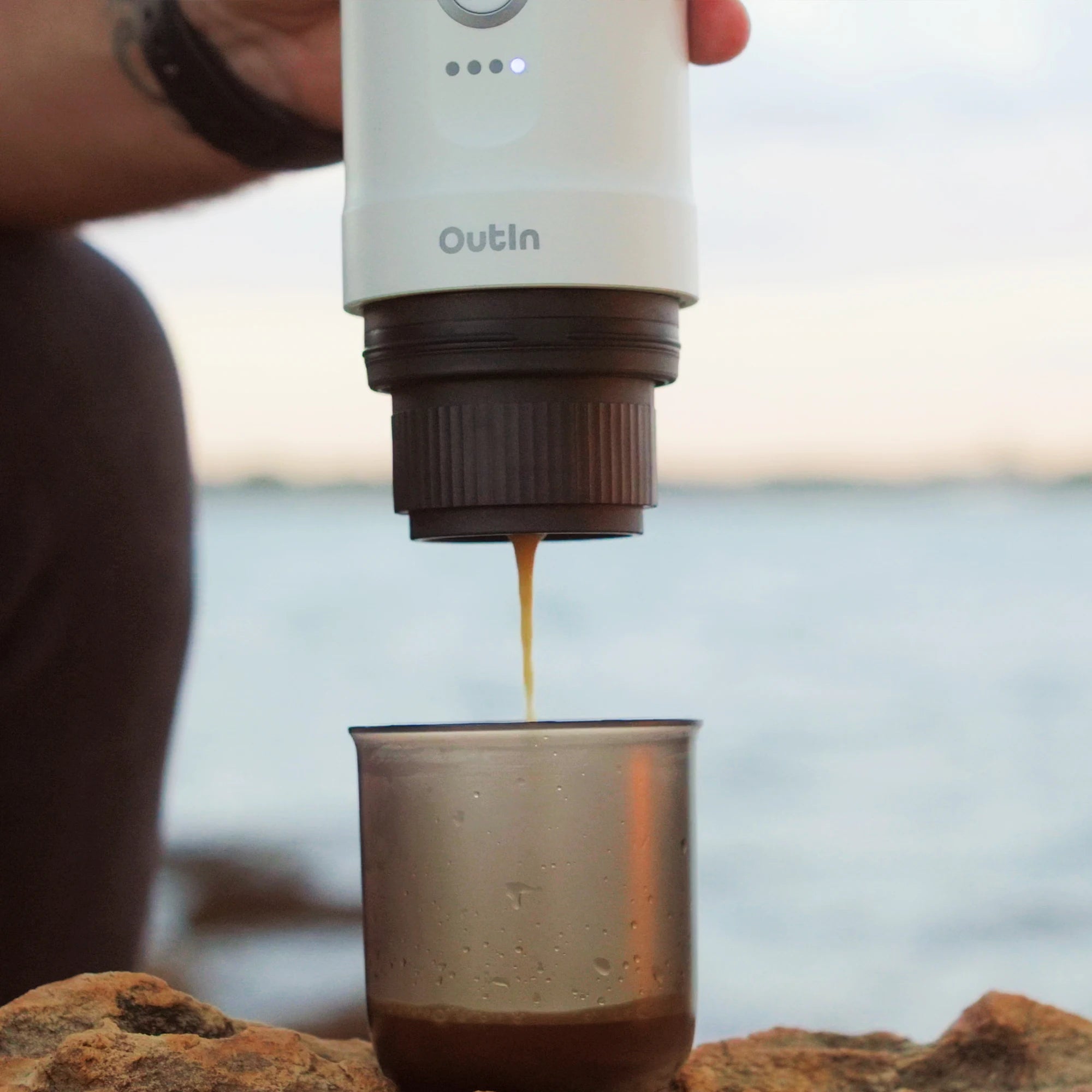 Espressor portabil Outin Nano, 20 bar, 7500 mAh, alb