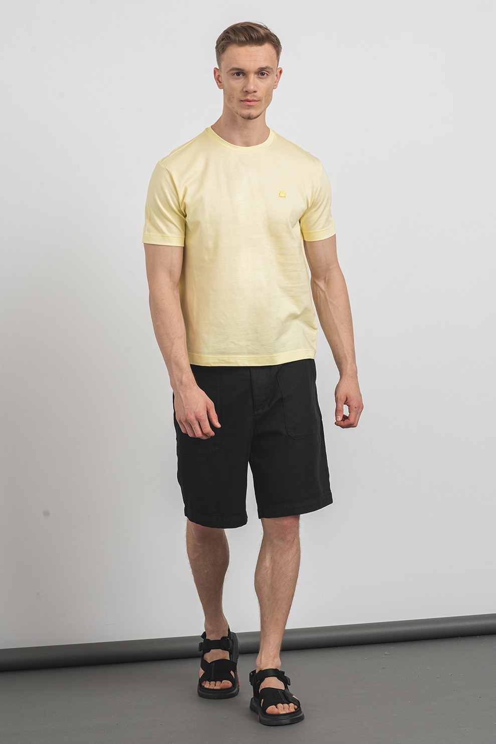 United Colors of Benetton, Tricou de bumbac cu decolteu la baza gatului si logo discret, Galben deschis, XL