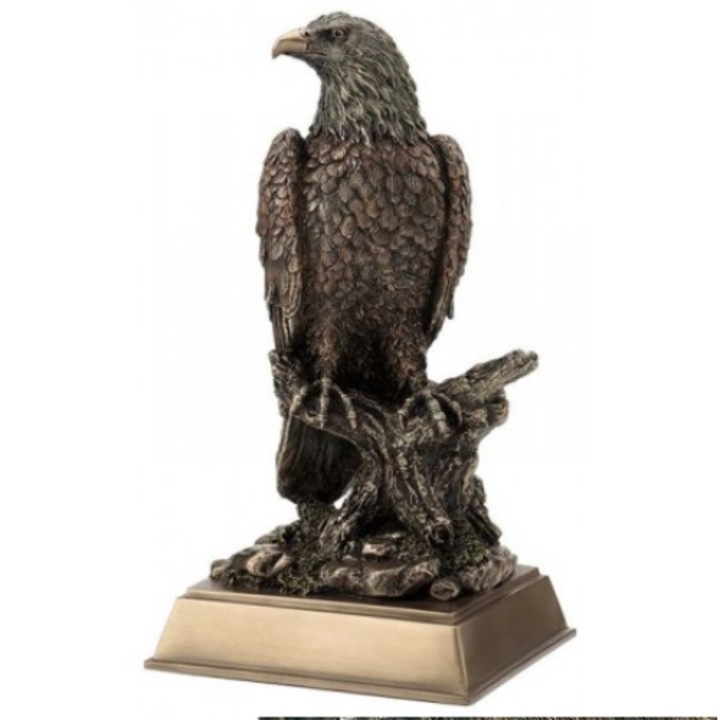 Статуетка на орел на пиедестал за юбилейна награда или трофей