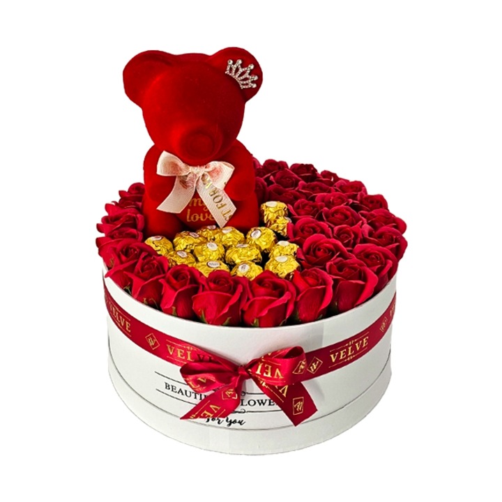 Aranjament floral cu trandafiri de sapun rosii, ursulet si praline Ferrero Rocher, in cutie rotunda alba, Velve